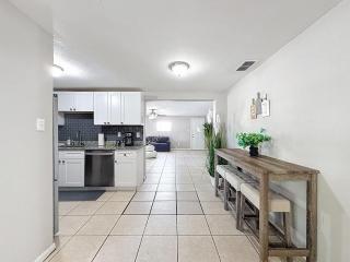 Centrally Located Pet Friendly Open Floor Plan - 9