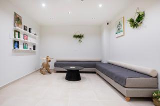 M&H and their friends B - 5