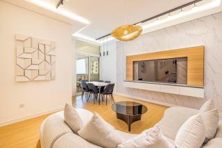 Daniels 3BR with Palm View at Marina Pinnacle - 8