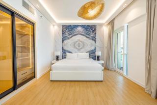 Daniels 3BR with Palm View at Marina Pinnacle - 4