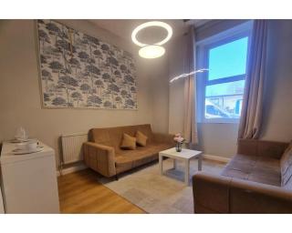 A1-1 Bed Ground Floor Flat in Elephant Castle - London - 9