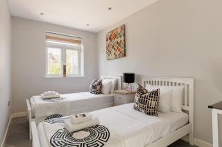 2-Bed Flat with Free Parking by Lee Valley Park - 7