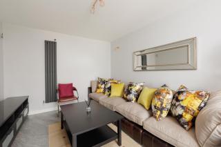 2-Bed Flat with Free Parking by Lee Valley Park - Enfield - 0