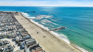 Beach Getaway Steps From the Sand - Newport Beach - 8