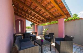 Two-Bedroom Holiday Home In Valbandon - Štinjan - 9