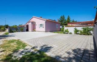 Two-Bedroom Holiday Home In Valbandon - Štinjan - 4