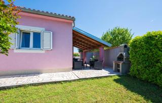 Two-Bedroom Holiday Home In Valbandon - 3