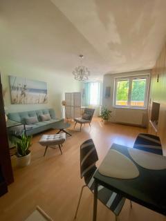 Spacious sunny apartment - Bratislava - 5