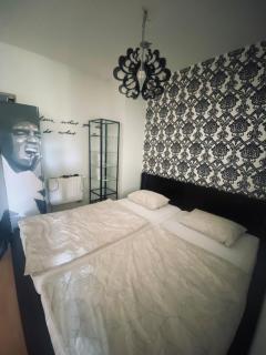 Spacious sunny apartment - Bratislava - 4