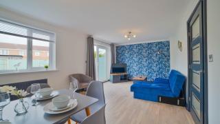 Spacious and Lovely 3-bed Home in Sleaford by Renzo, Driveway, Sleeps 6! -  - 9