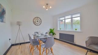 Spacious and Lovely 3-bed Home in Sleaford by Renzo, Driveway, Sleeps 6! -  - 3