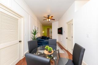 Modern King bed Haven, Free parking, Pool, Balcony - Santa Rosa Beach - 3