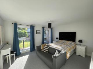 Modern Coastal Retreat, 5-Bedroom, 4-Bathroom Home, with Parking in Portsoy - 3