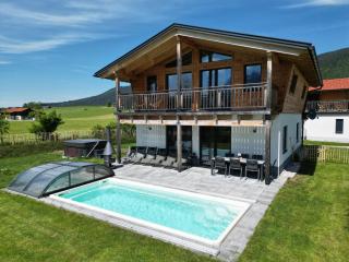 Chalet Bergherzerl im Chiemgau mit Sommerpool, Whirlpool, Sauna und eingezäuntem Garten - 5
