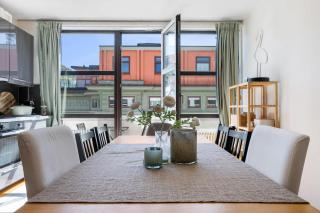 Spacious Top-Floor Apartment with View and Private Balcony - 8