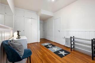 Spacious Top-Floor Apartment with View and Private Balcony - Bergen - 2