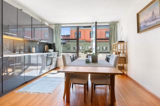Spacious Top-Floor Apartment with View and Private Balcony - 1