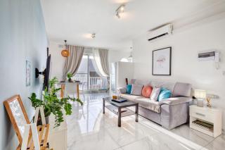 Bright spacious getaway close to the Sea - 6