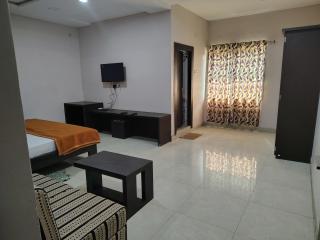 Hotel Indraprasth - Balāngīr - 1