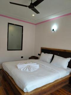 Two Flower Guest House - Leh - 4