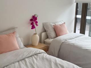 High Ceiling 6 Beds Private Garden Oasis 1min to Stadiums & Parking - Sydney - 6