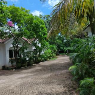 Maasai Koroga Hotel & Apartments - Mombassa - 6