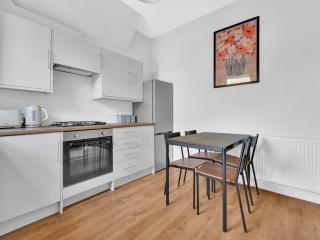 Pass the Keys Bright Stylish 3Bed Home Garden Pet-Friendly - London - 3