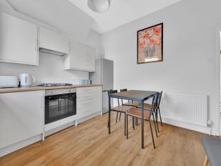 Pass the Keys Bright Stylish 3Bed Home Garden Pet-Friendly - London - 5
