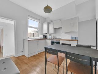 Pass the Keys Bright Stylish 3Bed Home Garden Pet-Friendly - London - 9