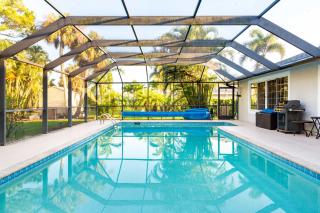 Family-Ready 4BR with Heated Pool & BBQ - North Fort Myers - 2