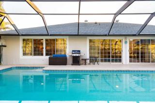 Family-Ready 4BR with Heated Pool & BBQ - North Fort Myers - 3