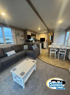 Fantasy Island - Eastgate F5- The Ardennes with Hot Tub - Coastal Caravan Breaks - Ingoldmells - 8