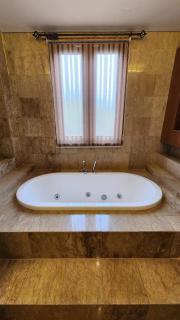 Pet Friendly 4BR Pool Villa - Giacarta - 8