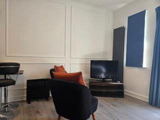 Newly Built Studio Apartment - - 6