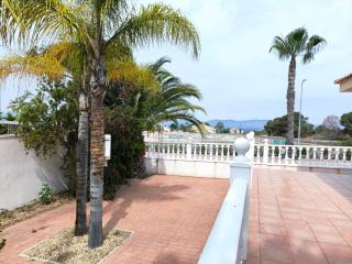 Cozy Holiday Home in San Fulgencio La Marina Only 10 Minutes from the Beach - San Fulgencio - 1