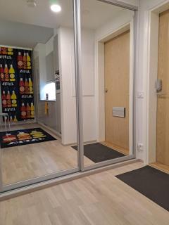 Work and Chill - Stylish Studio in Tikkurila Center near Airport and Train Station with French Balcony and Self Check-in - Vantaa - 2