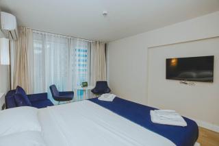 room number 1904 - 4