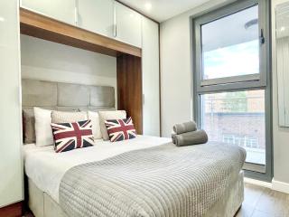 Contemporary Apartments with Private Balconies in Hoxton near Shoreditch, Old Street, Islington by Staylio London - 5