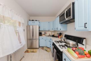 Urban Oasis with Sauna and King Bed with Free Parking plus more - Jersey City - 6