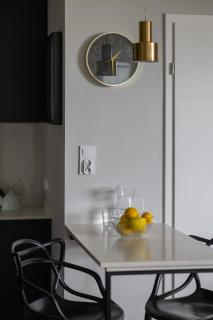 Spacious Apartment with Parking & Air Conditioning in the Old Town of Warsaw by Noclegi Renters - Varsovia - 1