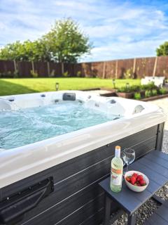 Luxury Sea View Retreat with Hot Tub Sleeps 8 - Dover - 0
