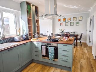 Luxury Sea View Retreat with Hot Tub Sleeps 8 - Dover - 8