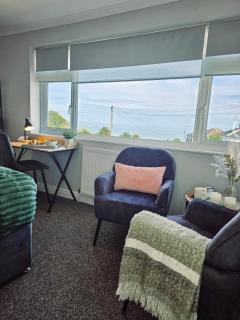 Luxury Sea View Retreat with Hot Tub Sleeps 8 - Dover - 6