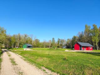 Family Getaway in Private House Red House - - 1