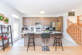 Brand New 7beds-kingbedsplaytablefamilysleep15 - Milton - 7