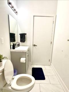 Cozy Modern Apt Scenic Balcony Sleeps 4 - Philadelphia - 6