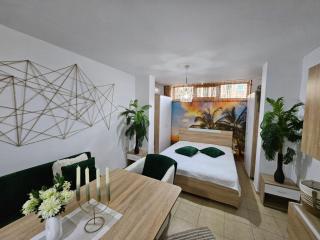 Tropical Chic Studio for Two, Ground Floor Escape by Flat Mаnager - Ravda - 0
