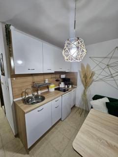 Tropical Chic Studio for Two, Ground Floor Escape by Flat Mаnager - Ravda - 8