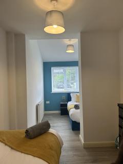 2 Bed Apartment Near Gatwick - 6