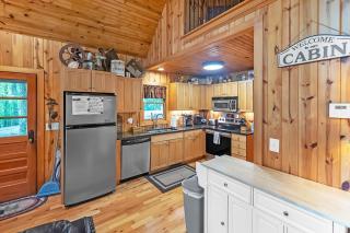Mountain Getaway with Hot Tub & Game Room cabin - Cleveland - 7